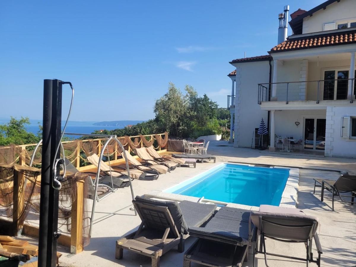 Ferienwohnung Mit Pool Kroatien Mit Meerblick Und Pool Lovran Bagian luar foto