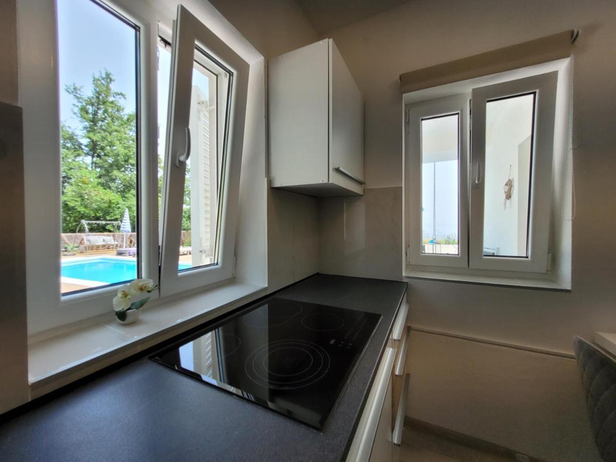 Ferienwohnung Mit Pool Kroatien Mit Meerblick Und Pool Lovran Bagian luar foto