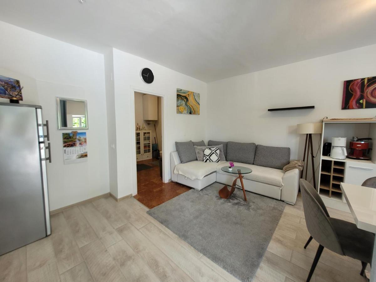 Ferienwohnung Mit Pool Kroatien Mit Meerblick Und Pool Lovran Bagian luar foto