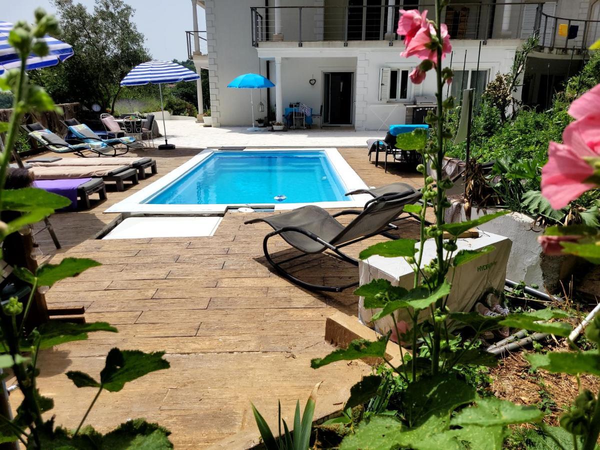 Ferienwohnung Mit Pool Kroatien Mit Meerblick Und Pool Lovran Bagian luar foto