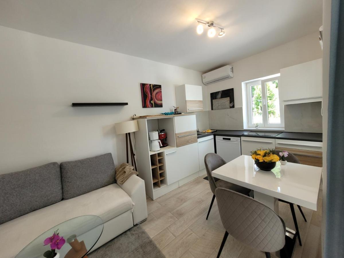Ferienwohnung Mit Pool Kroatien Mit Meerblick Und Pool Lovran Bagian luar foto