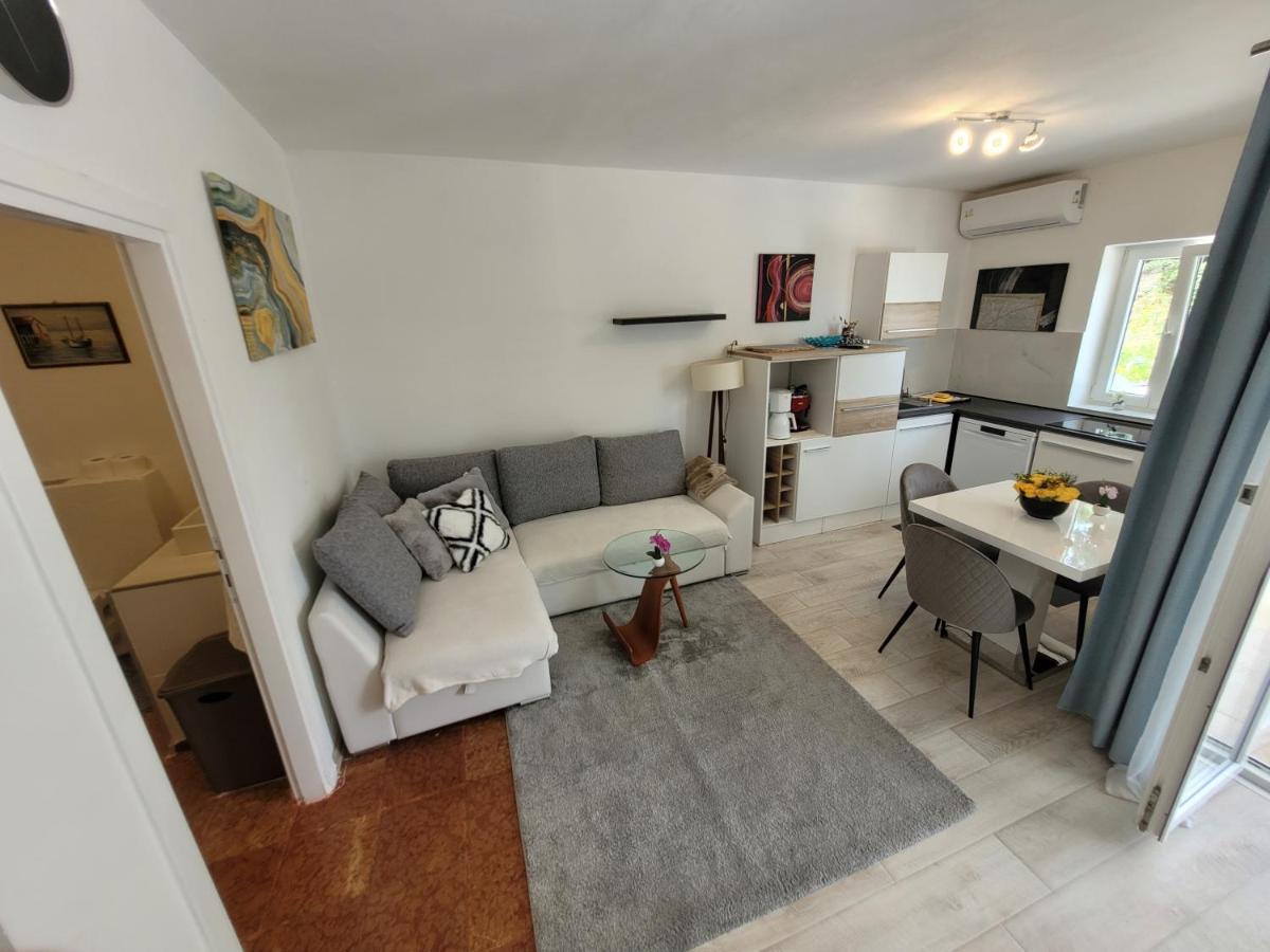 Ferienwohnung Mit Pool Kroatien Mit Meerblick Und Pool Lovran Bagian luar foto