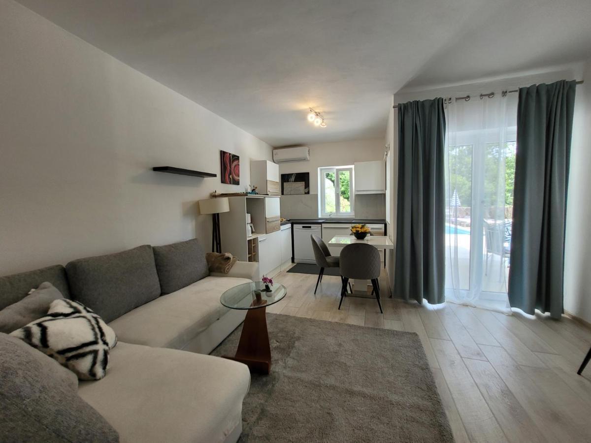 Ferienwohnung Mit Pool Kroatien Mit Meerblick Und Pool Lovran Bagian luar foto