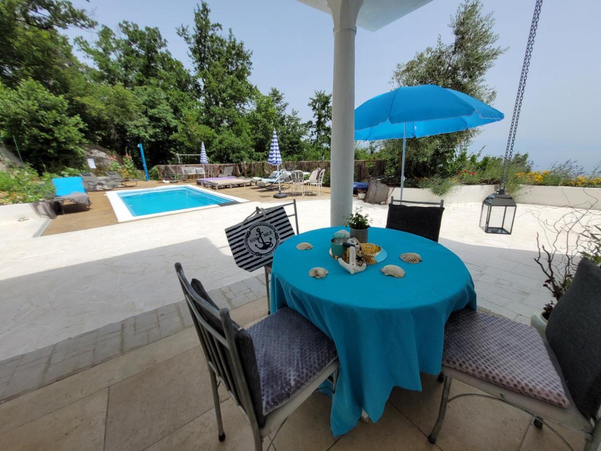Ferienwohnung Mit Pool Kroatien Mit Meerblick Und Pool Lovran Bagian luar foto